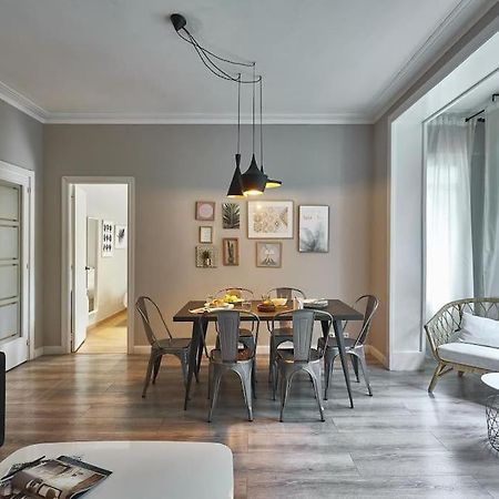 Magnificent 4 Bedroom Apartment In Eixample Barcelona Exterior foto