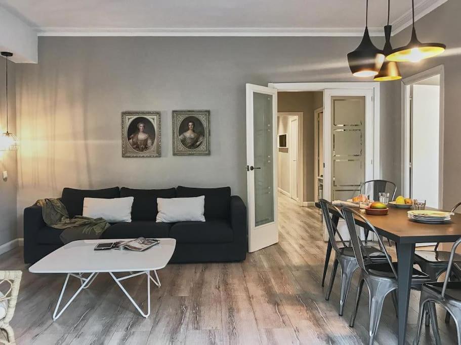 Magnificent 4 Bedroom Apartment In Eixample Barcelona Exterior foto