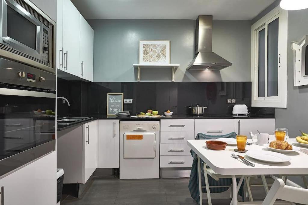 Magnificent 4 Bedroom Apartment In Eixample Barcelona Exterior foto