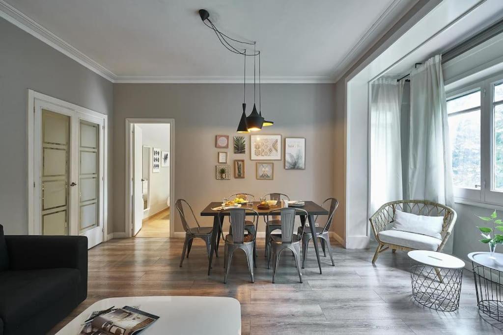 Magnificent 4 Bedroom Apartment In Eixample Barcelona Exterior foto