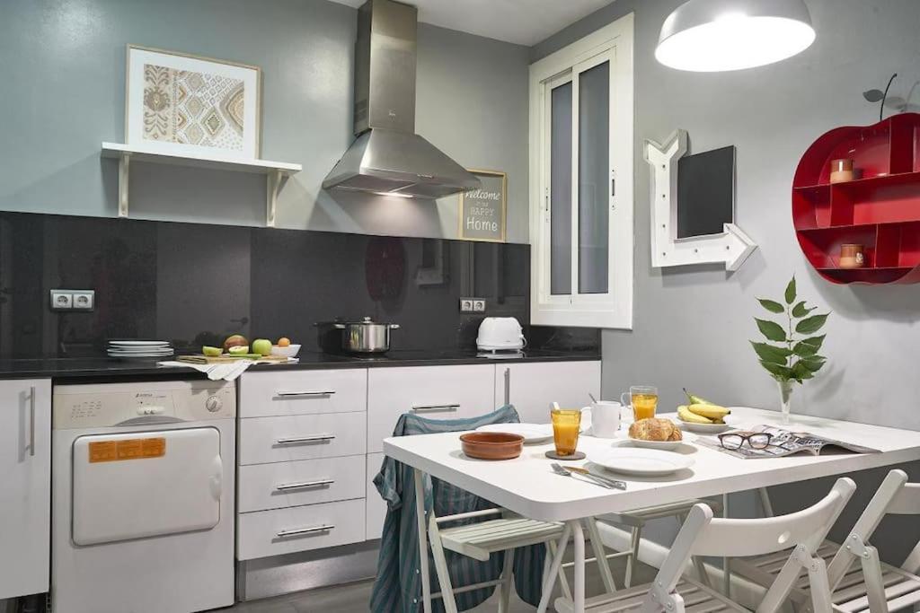 Magnificent 4 Bedroom Apartment In Eixample Barcelona Exterior foto