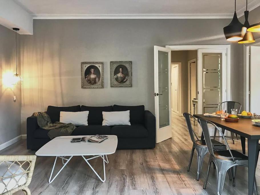 Magnificent 4 Bedroom Apartment In Eixample Barcelona Exterior foto
